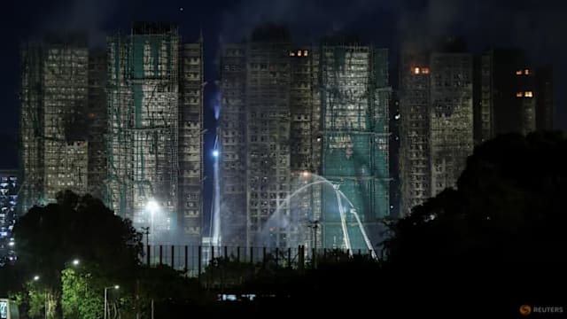 香港宏福苑大火已致65死70伤 傍晚救出一名生还者