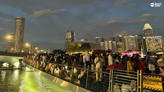 滨海湾多两个区域人潮爆满暂时关闭