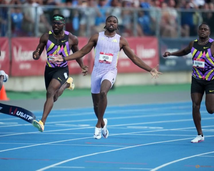 Lyles slams door on 100m field at US Championships