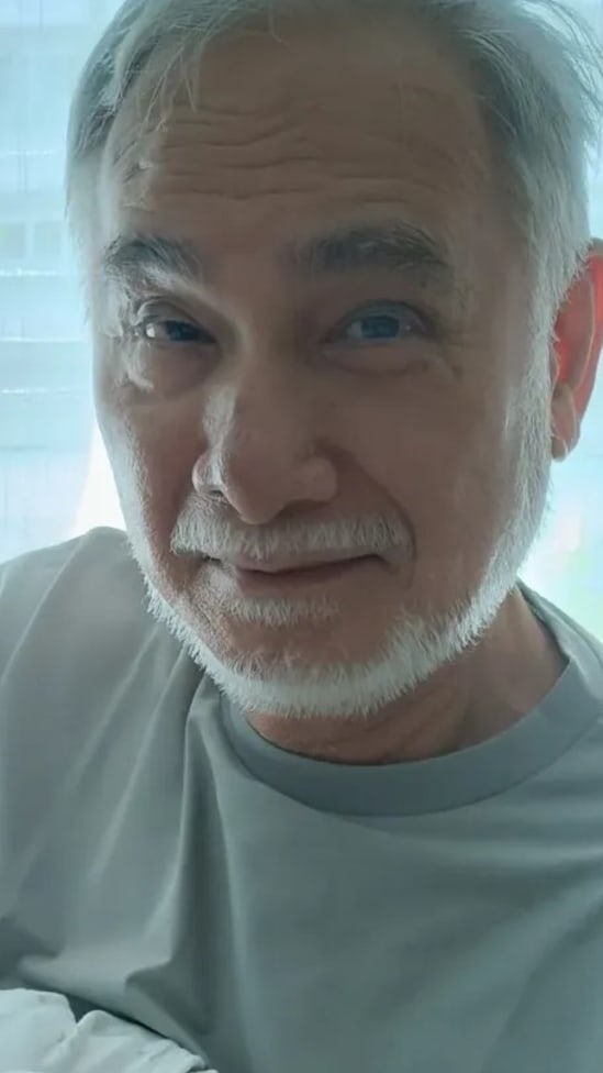 喜晒抱孙照，朱厚任：升级了！