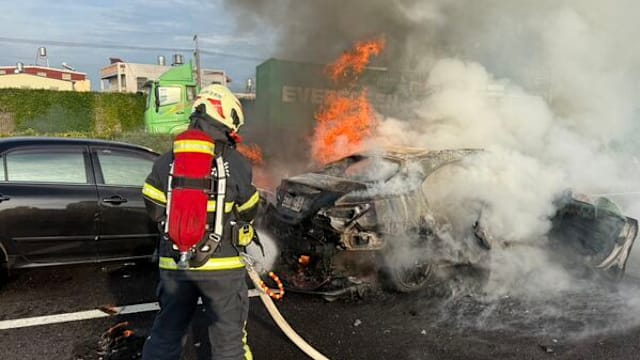 18岁台男疑偷开家人马赛地 追尾罗厘起火被烧成焦尸