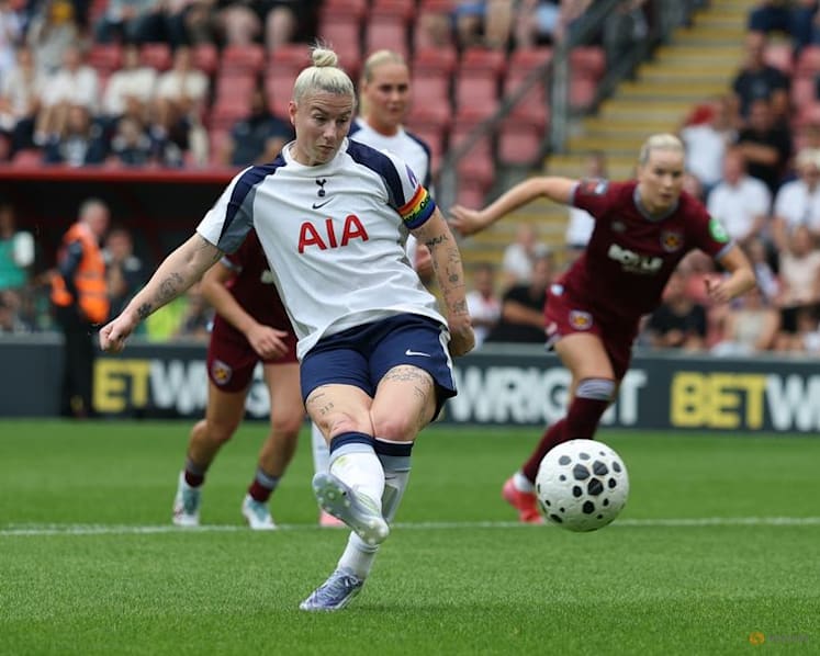 Bethany England joins Crystal Palace on two-year deal