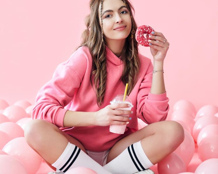 Dirty pillows, sugary foods, bad gym hygiene: These 6 lifestyle habits are causing your acne breakouts