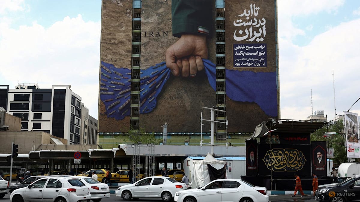 Deadline passes for US blockade of Hormuz, Iran threatens to retaliate against Gulf neighbours