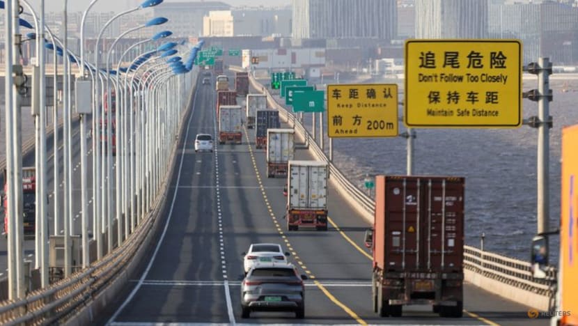 China's imports tumble as demand skids, trade war heats up China's imports tumble as demand skids, trade war heats up