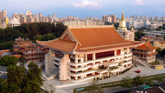 光明山普觉禅寺捐5万元支票 给卡萨难民提供人道主义援助