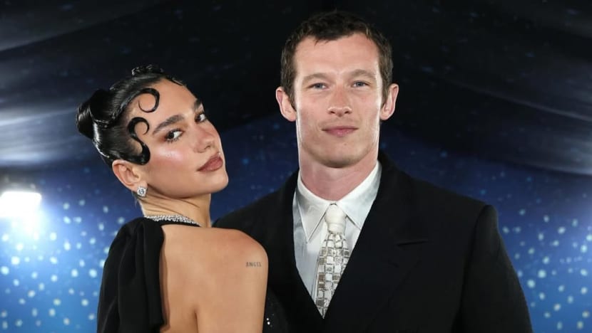 Akui bertunangan, Dua Lipa pamer cincin dan kisah romantis dengan Callum Turner