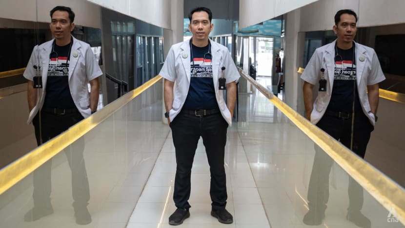 Trash-for-healthcare: Indonesian doctor accepts discarded plastic bottles in return for treatment