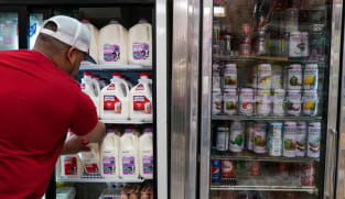US consumer inflation holds at 2.7% as tariff worries persist