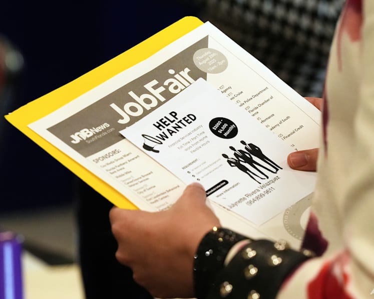 US unexpectedly loses jobs in blow to Trump ahead of midterms