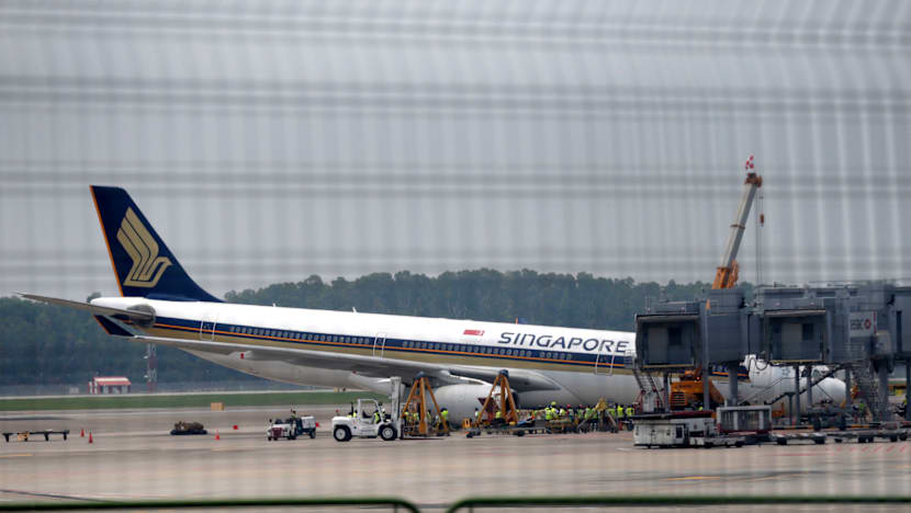 Singapore Airlines aircraft collapses after nose gear retracts