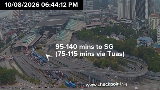 国庆长周末结束 陆路关卡车辆通关需等两个多小时