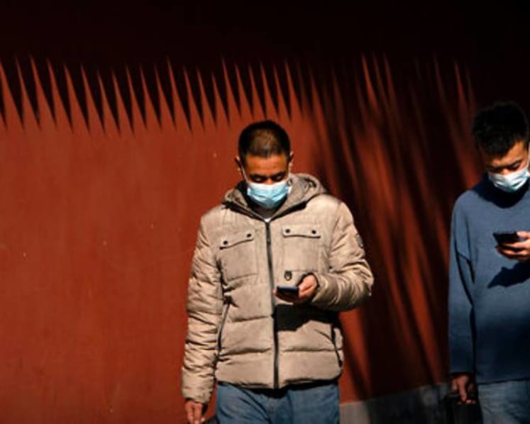 China steps up online controls with new rule for bloggers
