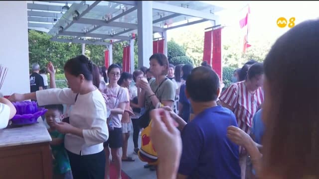 本地大小寺庙办盂兰盆节超度法会 迎来超过千名信众