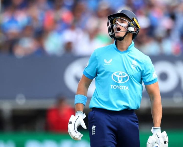 England's Bethell to miss The Hundred with knee injury