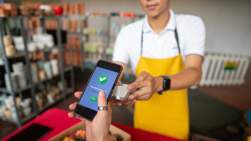 QRIS Tap NFC rilis 2025, bayar transportasi hingga tol cukup tempel ponsel