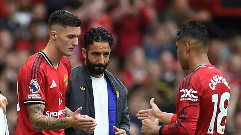 Stoppage-time Fernandes penalty earns Man United nervous win over Burnley