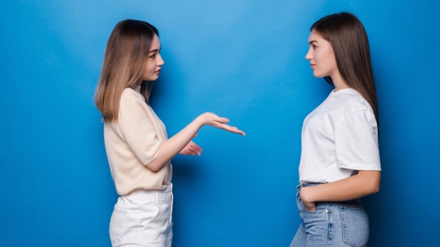 被直问“你一个月赚多少？” 　高情商避答不失礼、不失守