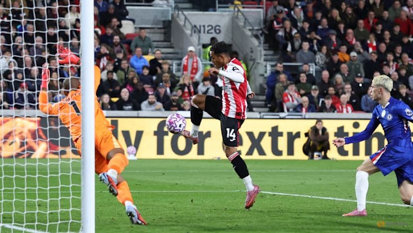 Late Carvalho goal earns Brentford draw with Chelsea