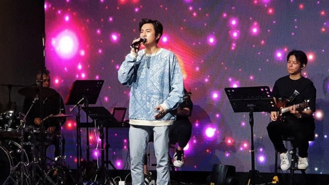 黄靖伦抱病演出　情人节没吃烛光晚餐，居然和老婆一起打针！