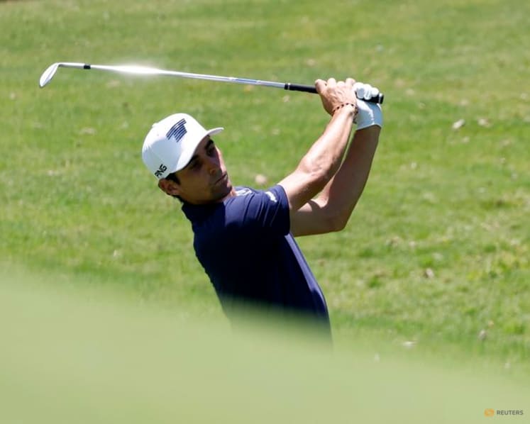 Niemann handed two-stroke penalty for throwing club at US Open