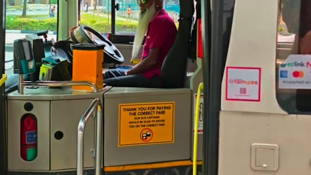 友族巴士车长变身“财神爷” 网民大赞可爱