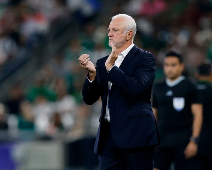 Iraq coach Arnold undecided on future beyond World Cup