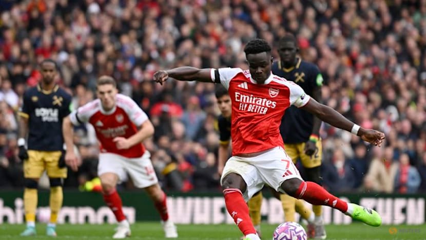 Arsenal go top as Liverpool suffer last-gasp defeat at Chelsea