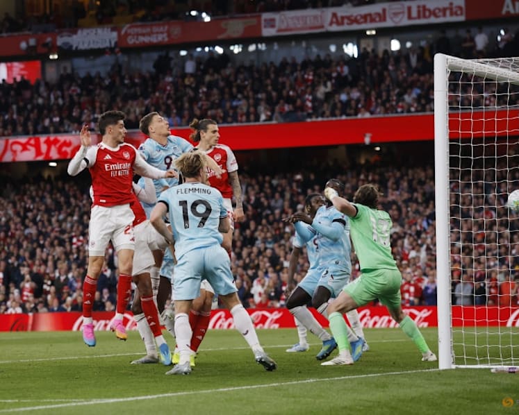 Arsenal close in on title with narrow win over Burnley