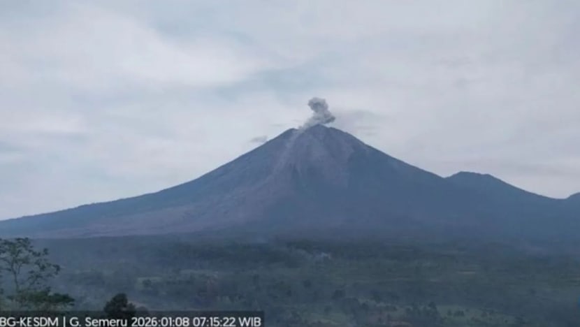 Gunung Semeru meletus 5 kali, kekal pada Amaran Tahap 3