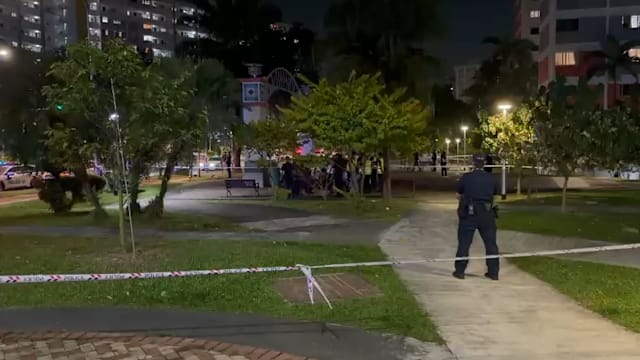 车子疑似冲上宏茂桥行人道 59岁男子送院不治