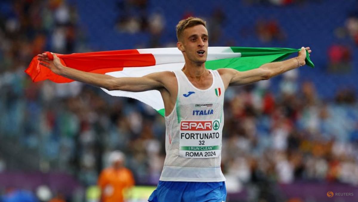 Italy's Fortunato breaks 30-year-old indoor race walk world record