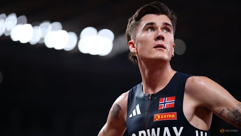 Champion Ingebrigtsen labours into 5,000m final
