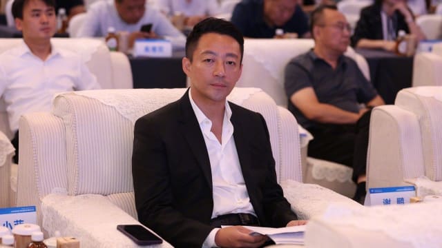 母子“起内讧”，汪小菲不满张兰造谣包机，怒骂三字经！