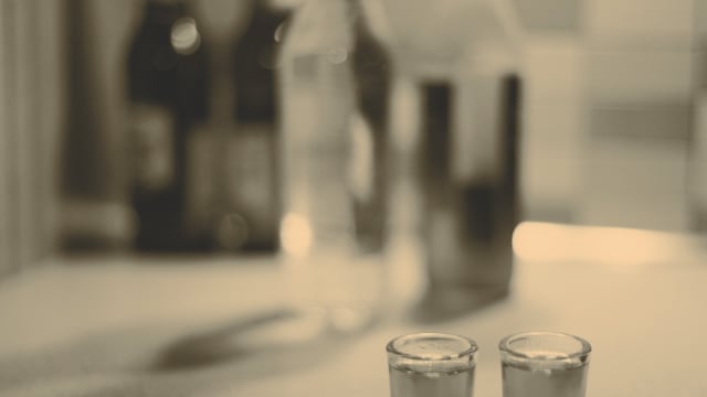 汽水混甲醇当调酒喝 马国27学生中毒 其中两人死