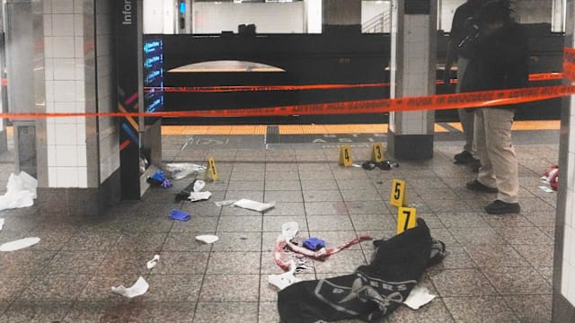 美国纽约地铁站发生随机袭击案 男子被警方击毙