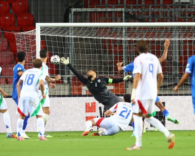 Italy keep World Cup hopes ticking over with crazy 5-4 win over Israel