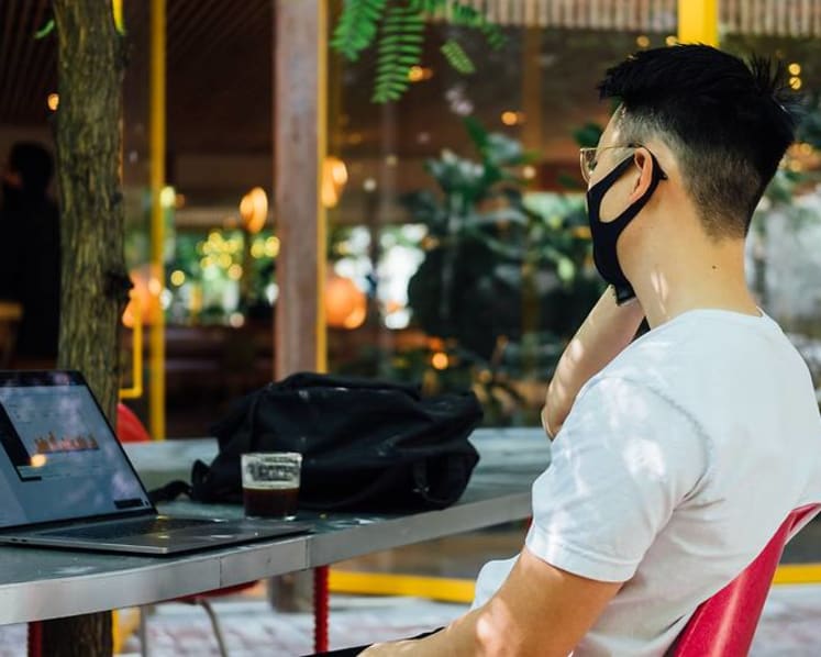 Commentary: Still checking work emails on holidays? Here’s how to stop