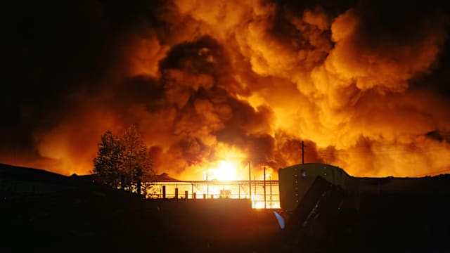 印度南部烟花厂爆炸起火 致23人死亡及20多人受伤