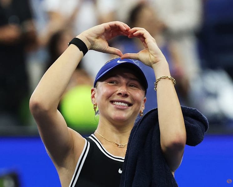 Anisimova cruises to birthday win at US Open