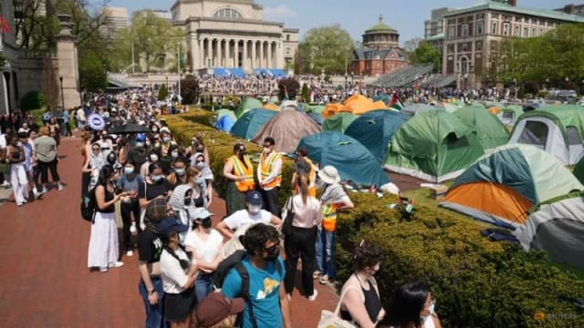 美国亲巴勒斯坦示威活动持续 示威大学生拒绝离开营地