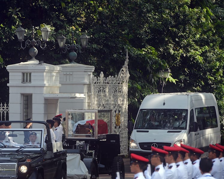 Loyal staff give Mr Lee Kuan Yew final send-off