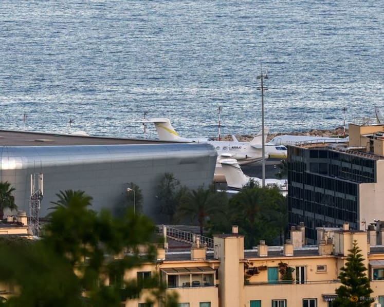 SpaceX and AI startup wealth fuels demand for private jets