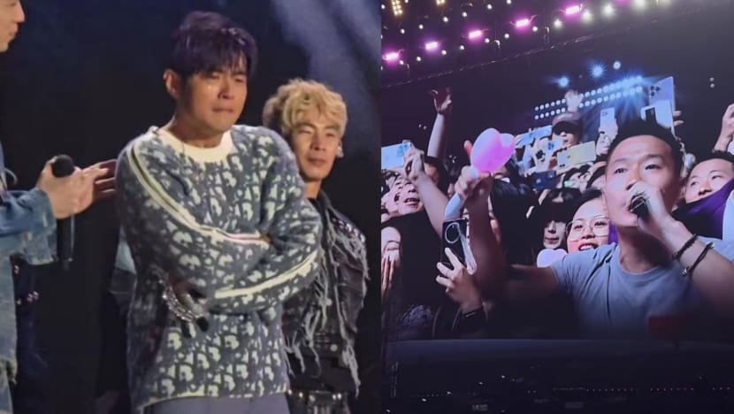 Male Fan Moves Jay Chou To Tears With Heartfelt Confession During Concert: “I Really Think You Are So Handsome” Male Fan Moves Jay Chou To Tears With Heartfelt Confession During Concert: “I Really Think You Are So Handsome”