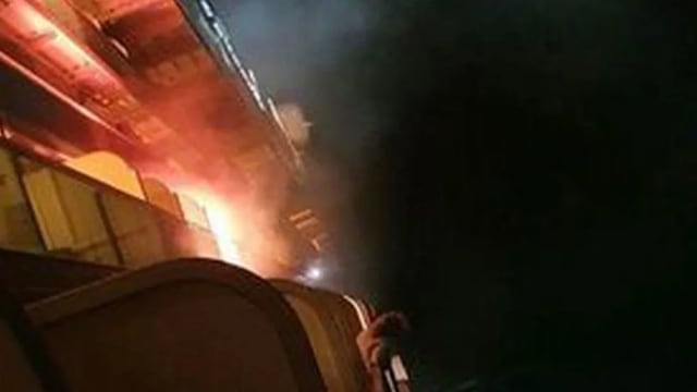 澳洲游轮阳台凌晨起火 约3000乘客睡梦中惊醒逃生
