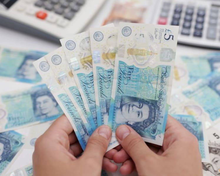 Dollar weakens amid soft labor US data