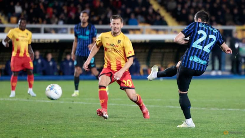 Late goals keep Inter in control of Serie title race