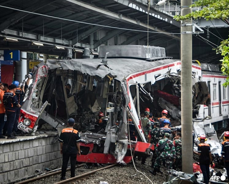 Death toll from Indonesia train crash rises to 16