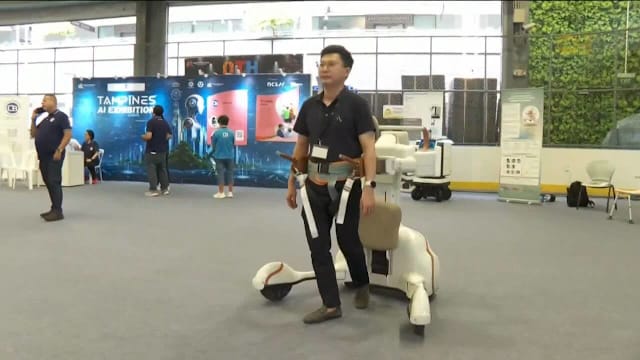 淡滨尼首办人工智能展览 展示助行器眼镜等AI应用