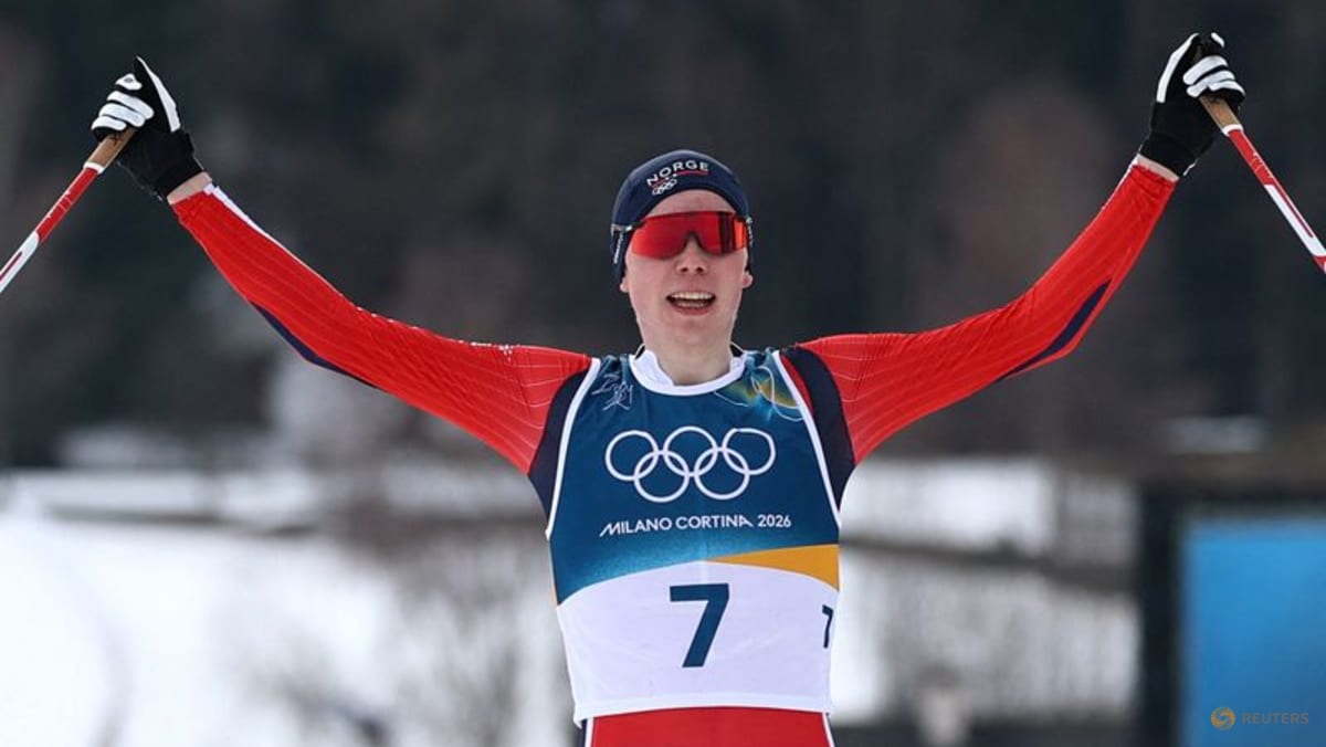 Nordic Combined-Norway's Oftebro skis from behind to first individual gold